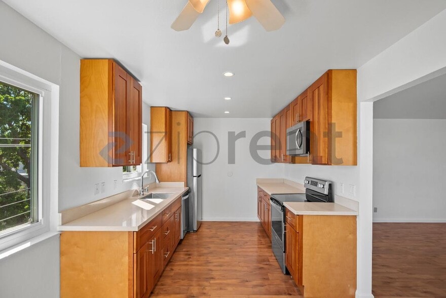 Building Photo - 138 Village Ct