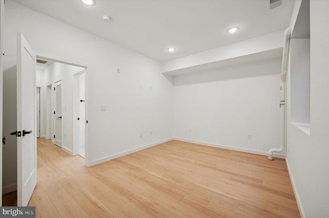 Building Photo - 871 N 20th St