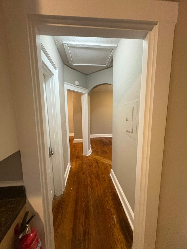 Building Photo - 509 Monroe Ave