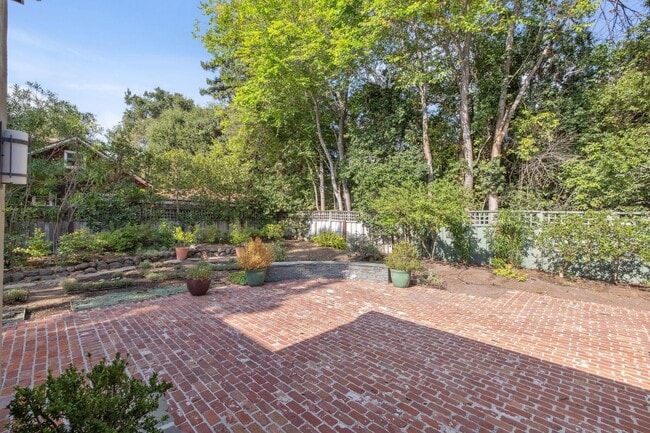 Building Photo - Charming 3-Bedroom Home with Office in desirable Old Palo Alto neighborhood Avail Feb 7th