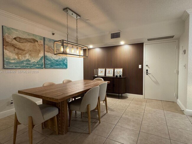 Building Photo - 3600 Mystic Pointe Dr