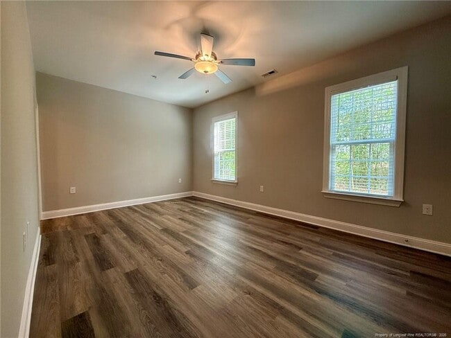 Building Photo - 188 Gallery Dr