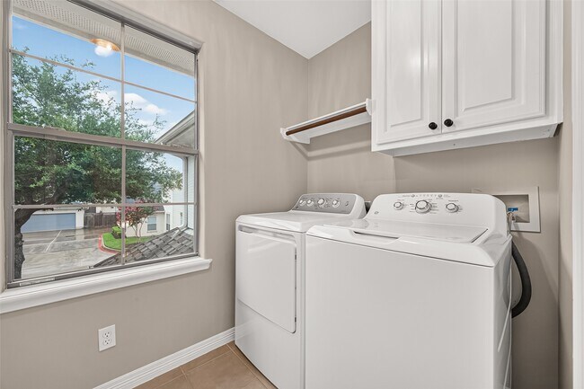 Building Photo - 4307 Lake Walk Ct