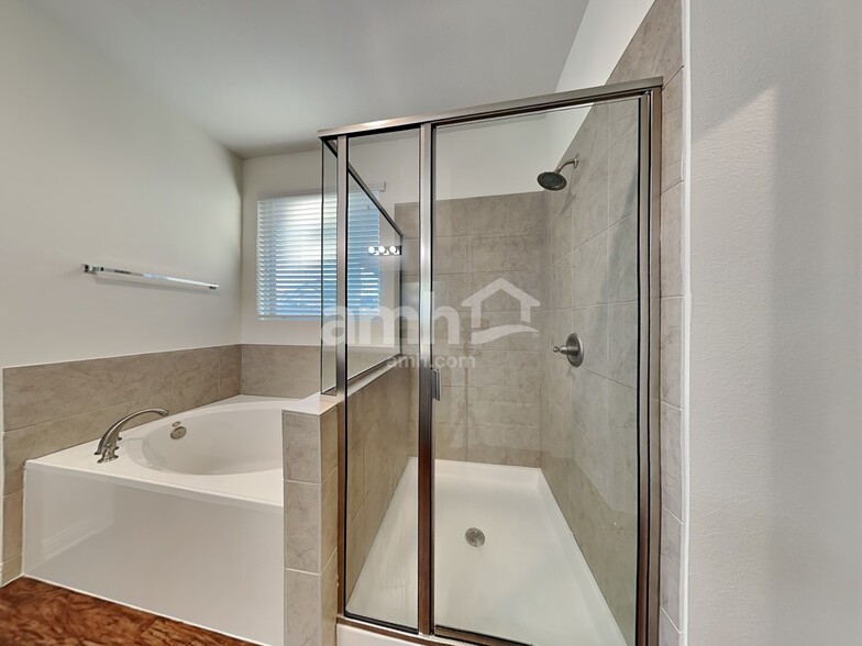 Building Photo - 5813 Monmarte Cove