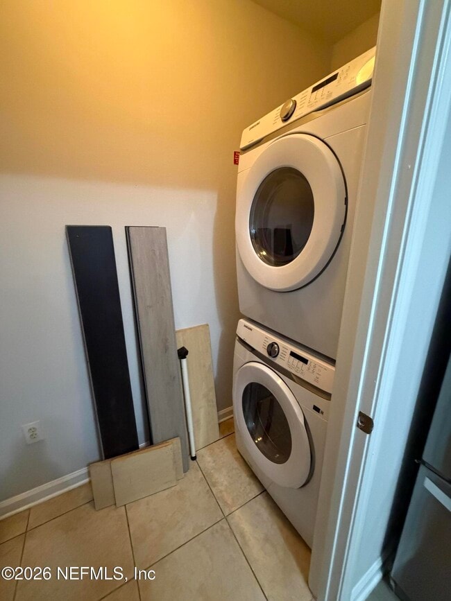 Building Photo - 8201 Green Parrot Rd