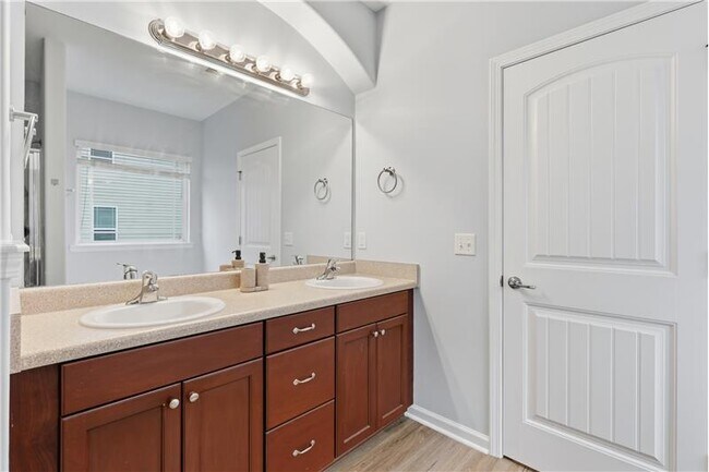 Building Photo - 13 Concordia Dr