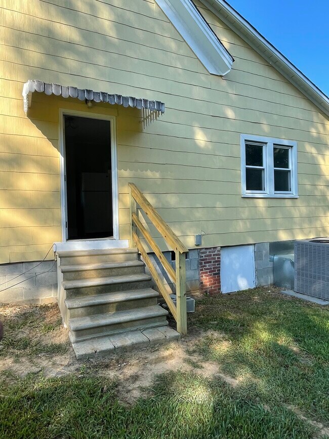 Building Photo - 641 N Cobb St