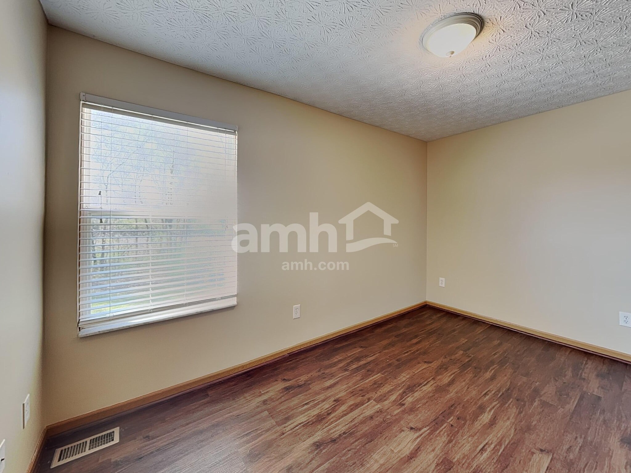 Building Photo - 8245 Crete Ln