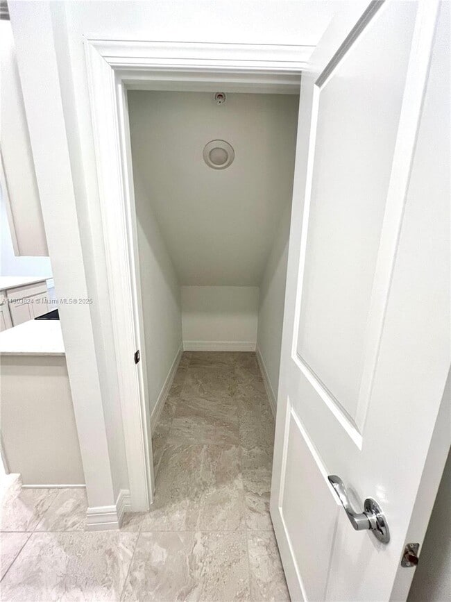 Building Photo - 130 S University Dr