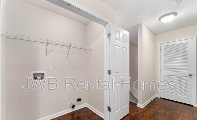 Building Photo - 685 Herman St