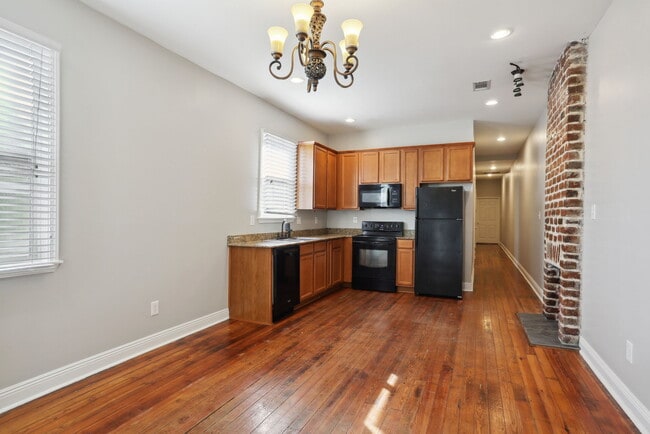Building Photo - 316 N Miro St