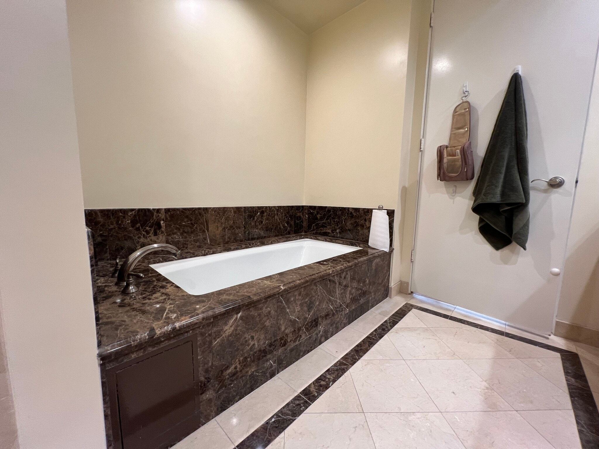 Master Bathroom Tub - 515 Ocean Ave