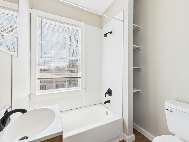 Building Photo - 1454 Ferndale Ave