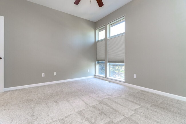 Building Photo - 2355 Yakima Ct