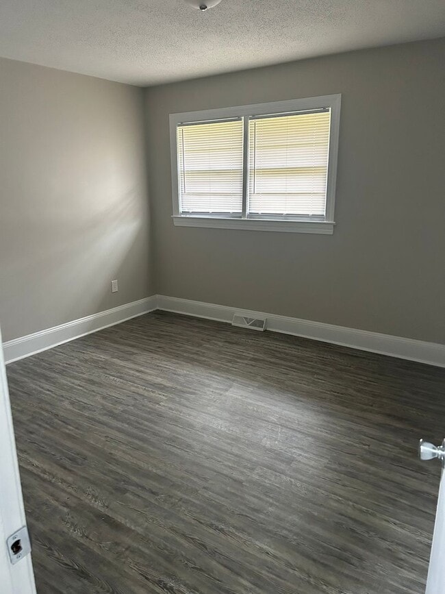 Building Photo - Four Bedroom Two Bath House for Rent $1100...