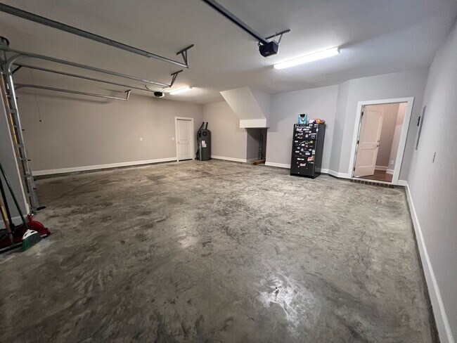 Building Photo - 5148 Sandy Shores Dr