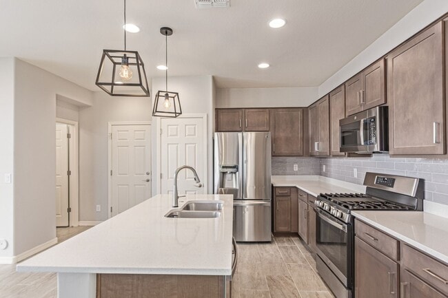 Building Photo - Spacious, Stylish, and Ready for You!   *H...