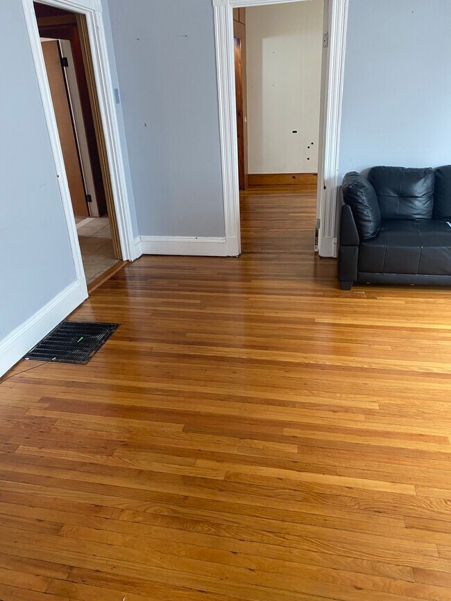 Building Photo - 71 Milton Ave