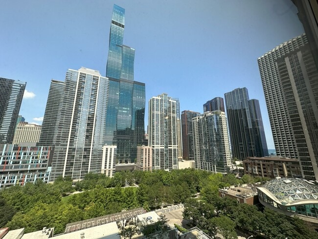 Building Photo - 360 E Randolph St