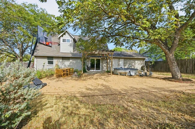 Building Photo - 6901 Bryn Mawr Dr