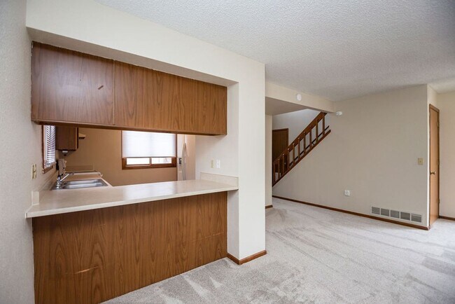 Building Photo - Charming 3 Bed, 2 Bath Home on a Quiet Cul-de-Sac with a Fenced Yard & 2-Car Garage!