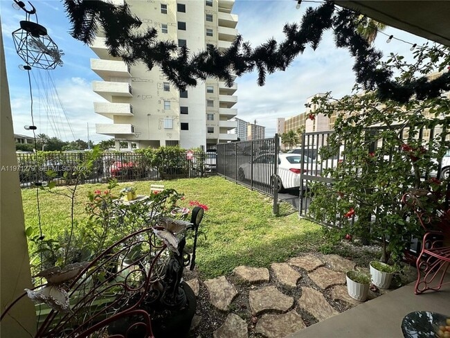 Building Photo - 301 Golden Isles Dr