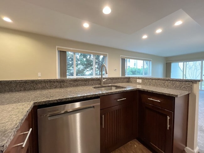 Building Photo - Ground Floor End Unit on Jantzen Beach with River Views & Flexible Living Space