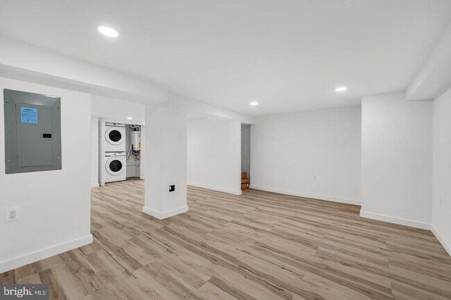 Building Photo - 710 Silver Spring Ave