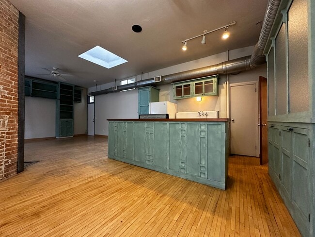 Building Photo - 123 N Broadway