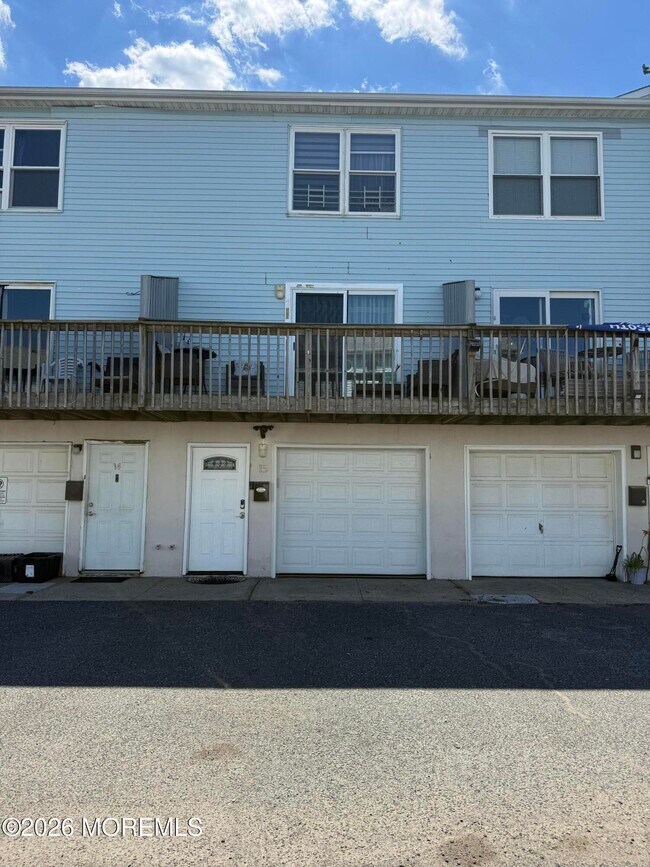 Building Photo - 15 Beachway Ave