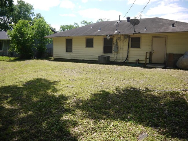 Building Photo - 5767 Westover St