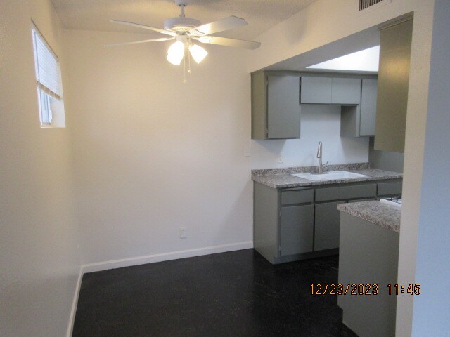 Building Photo - 198 W Mariposa St