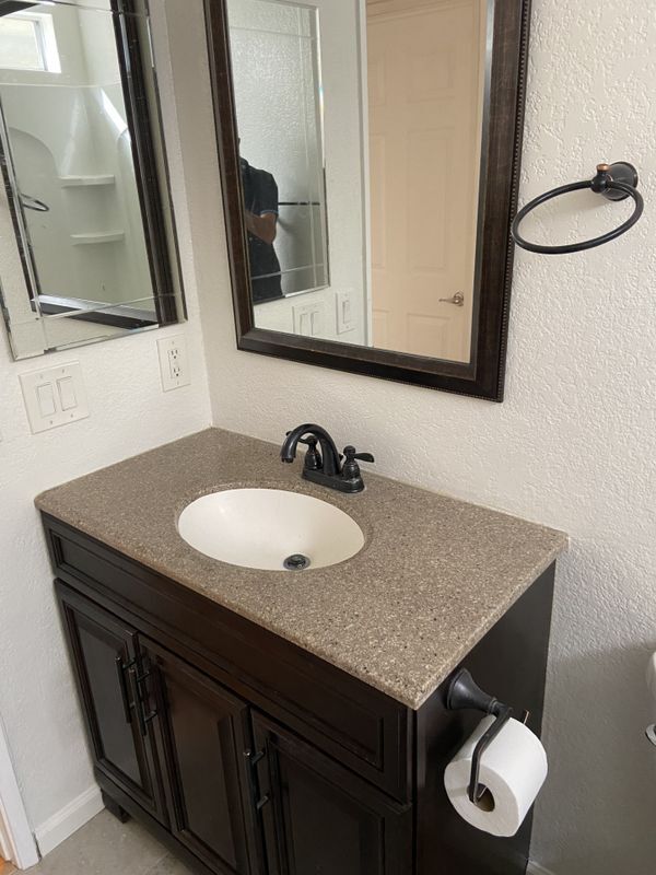 Building Photo - 10920 Moorpark