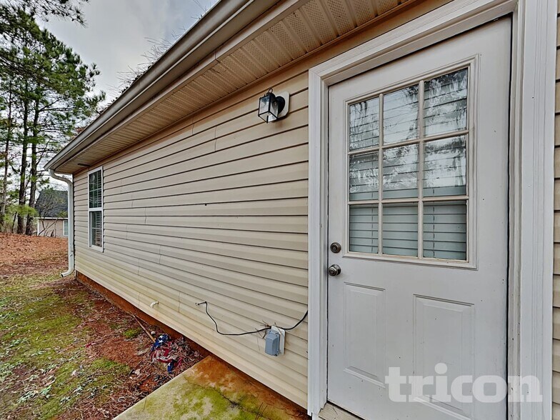 Building Photo - 60 Camden Pl