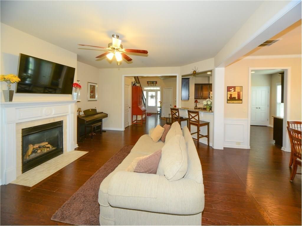 Building Photo - 5940 Weddington Dr