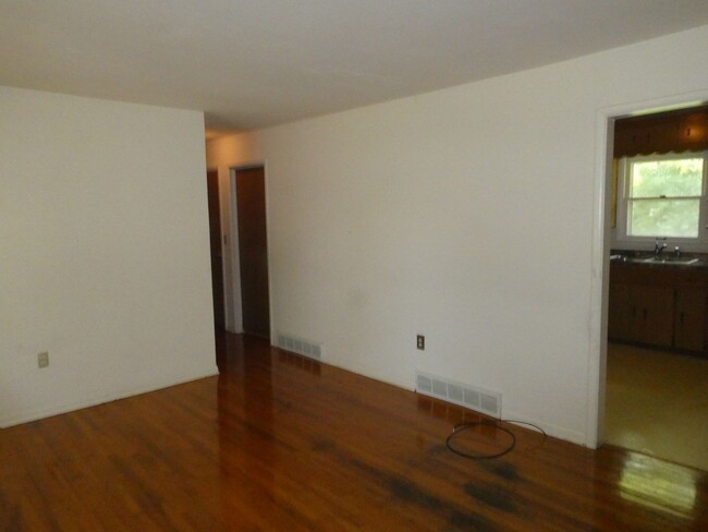 Building Photo - 2600 Braemore Rd