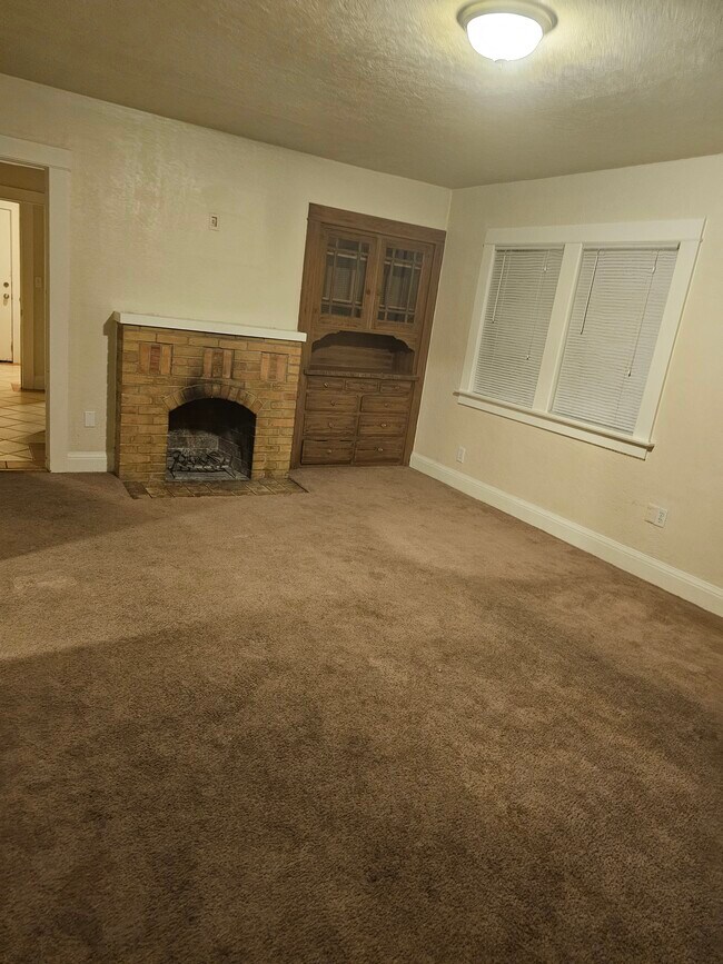 Building Photo - 726 2nd St