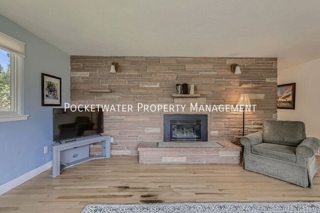 Building Photo - 6086 Simmons Dr