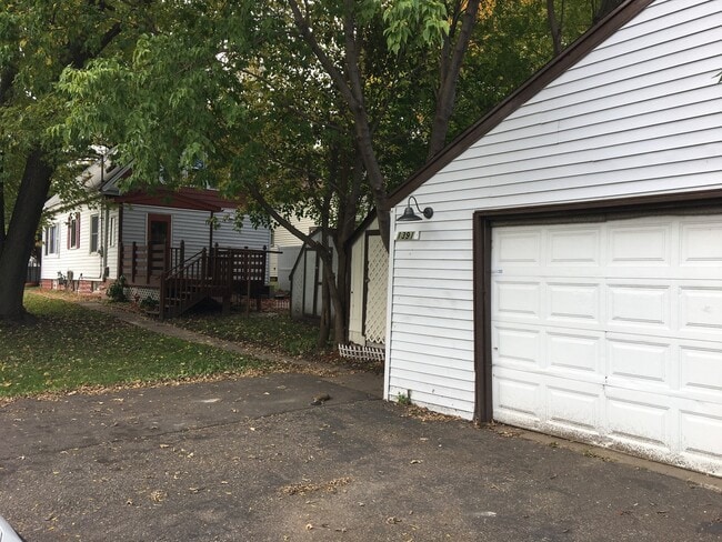 Building Photo - Beautiful 3 Bedroom 1 bath house in St. Paul