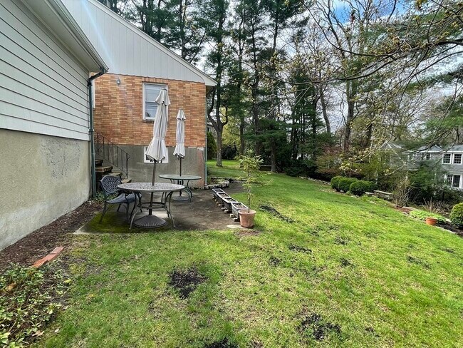 Building Photo - 204 Follen Rd