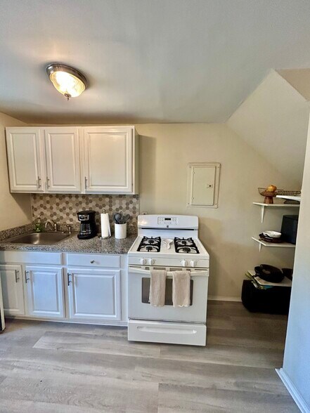 Kitchen - 1106 S Lombardy St