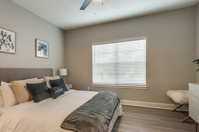 Building Photo - Get a $350 Gift Card + Spacious 1-Bed Home!