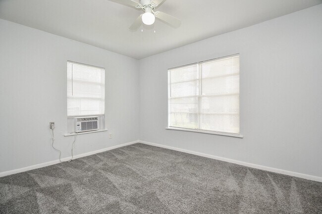 Building Photo - 941 Lucky St