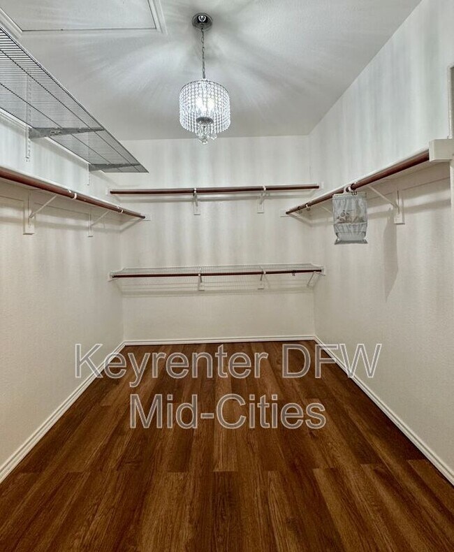 Building Photo - 3119 Juneau Dr