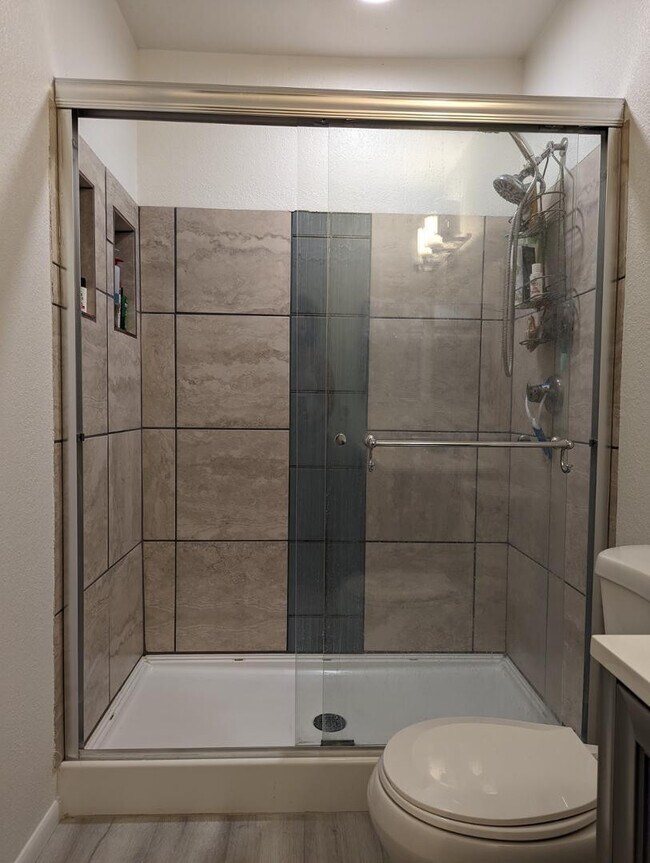 Building Photo - 306 E Ludlow Dr