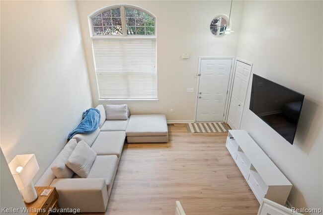 Building Photo - 420 Old Pine Way