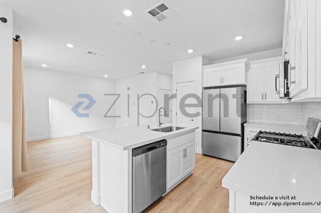 Building Photo - 208 Wellspring Ln