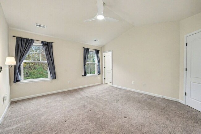 Building Photo - 2444 Drake Ln