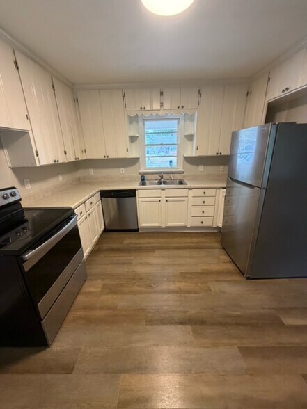 Building Photo - 3539 Honeysuckle Rd