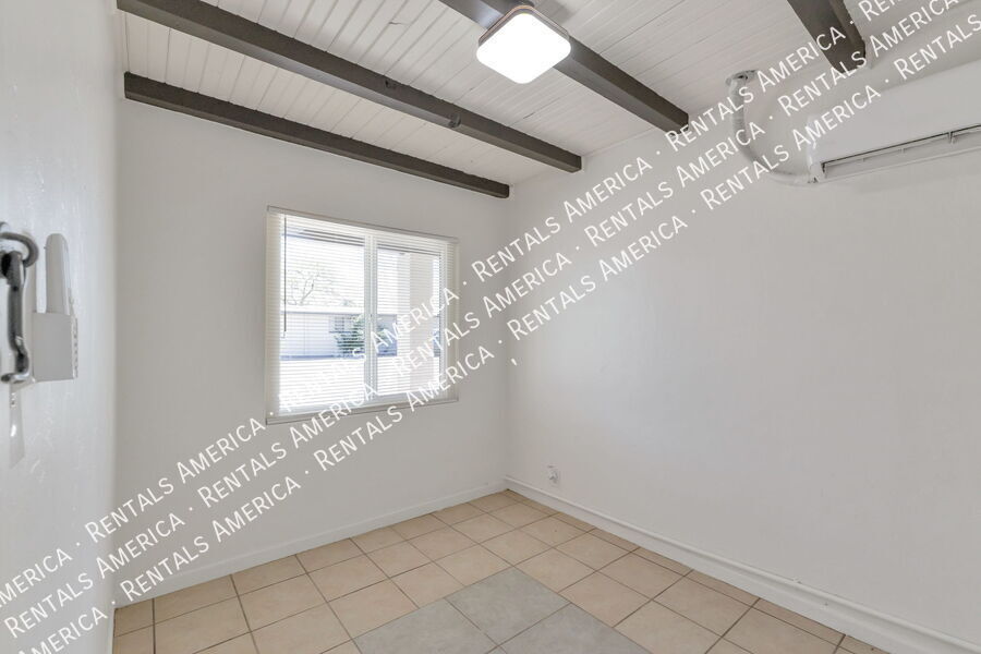 Building Photo - 3050 N Sparkman Blvd